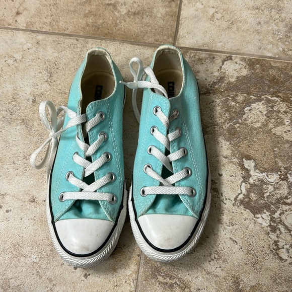 Very gently worn Converse - Picture 1 of 3